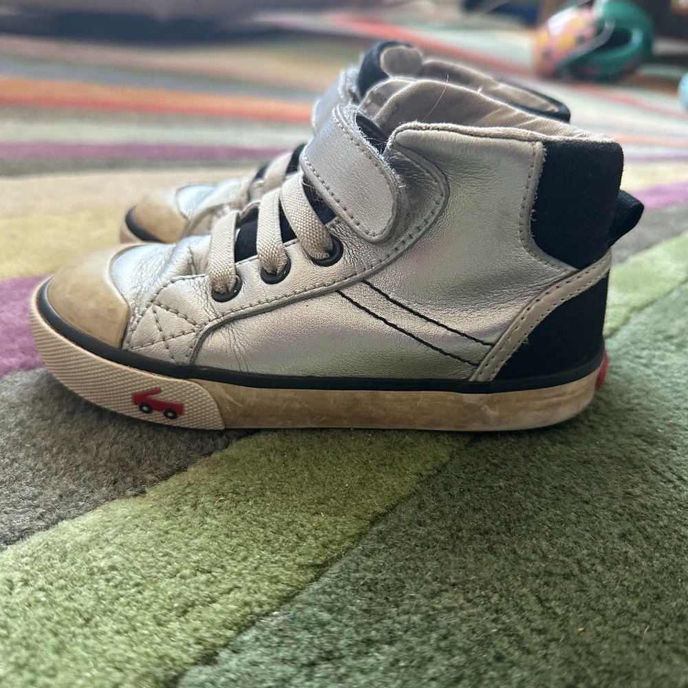 See Kai Run sneakers size 9.5